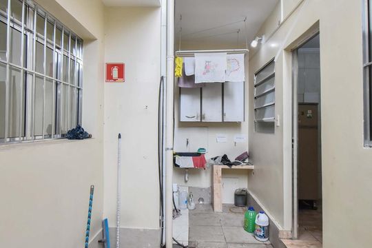 Lavanderia de casa à venda com 4 quartos, 215m² em Jurubatuba, São Paulo
