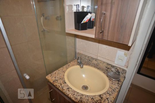 Banheiro de apartamento para alugar com 2 quartos, 67m² em Botafogo, Rio de Janeiro