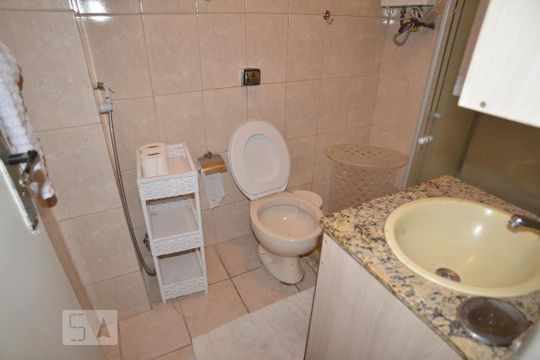 Banheiro de apartamento para alugar com 2 quartos, 67m² em Botafogo, Rio de Janeiro