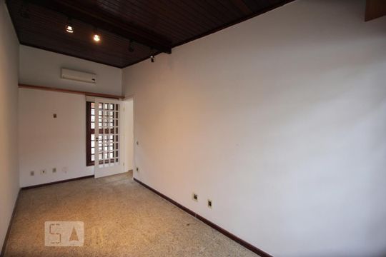 Casa para alugar com 5 quartos, 347m² em Barra da Tijuca, Rio de Janeiro