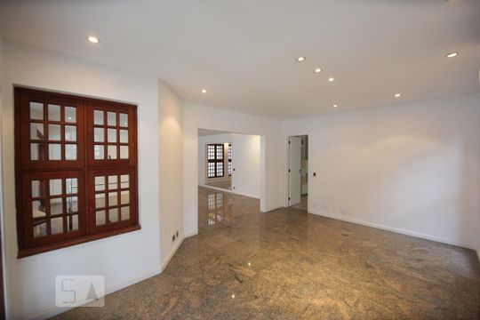 Casa para alugar com 5 quartos, 347m² em Barra da Tijuca, Rio de Janeiro