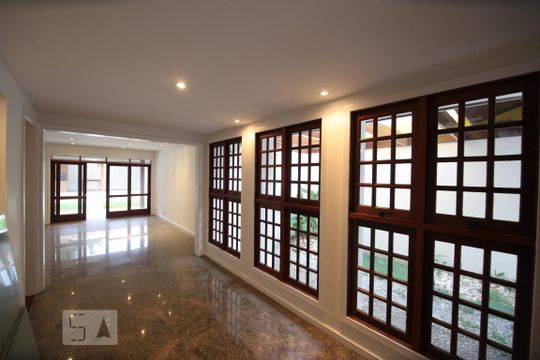Casa para alugar com 5 quartos, 347m² em Barra da Tijuca, Rio de Janeiro