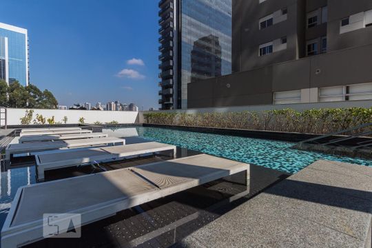 Piscina - Condomínio de kitnet/studio para alugar com 1 quarto, 35m² em Cidade Monções, São Paulo