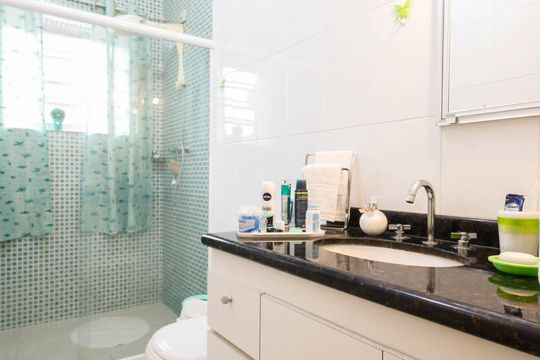 Banheiro  de casa à venda com 3 quartos, 380m² em Vila Prudente, São Paulo