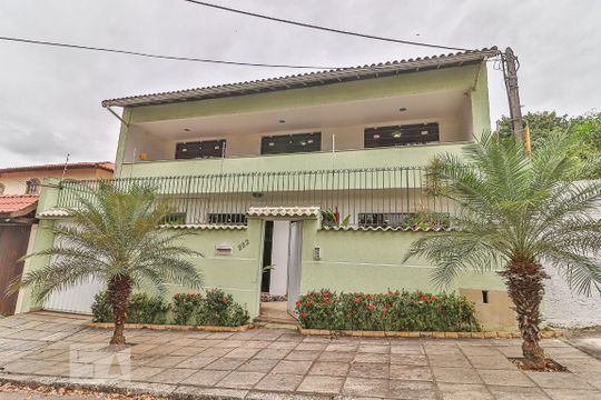 Fachada de casa à venda com 5 quartos, 360m² em Taquara, Rio de Janeiro