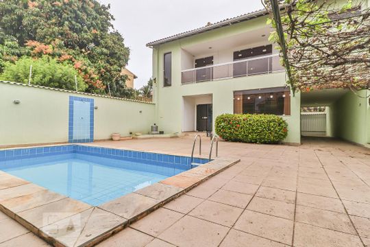Casa à venda com 5 quartos, 360m² em Taquara, Rio de Janeiro