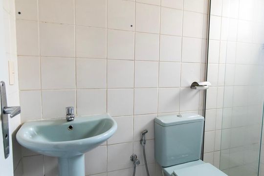 Banheiro de apartamento à venda com 3 quartos, 70m² em Guará Ii, Brasília