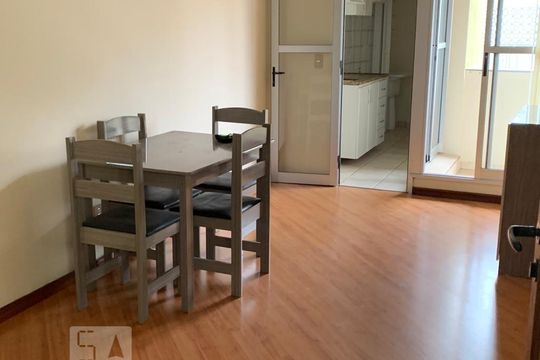 Sala de apartamento para alugar com 1 quarto, 46m² em Centro, Curitiba