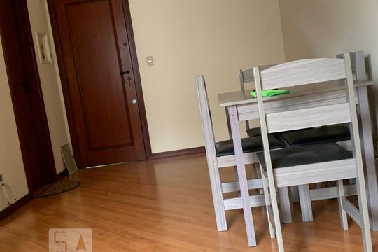 Sala de apartamento para alugar com 1 quarto, 46m² em Centro, Curitiba