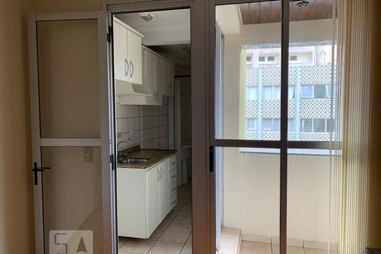 Cozinha de apartamento para alugar com 1 quarto, 46m² em Centro, Curitiba