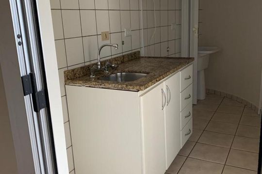 Cozinha de apartamento para alugar com 1 quarto, 46m² em Centro, Curitiba