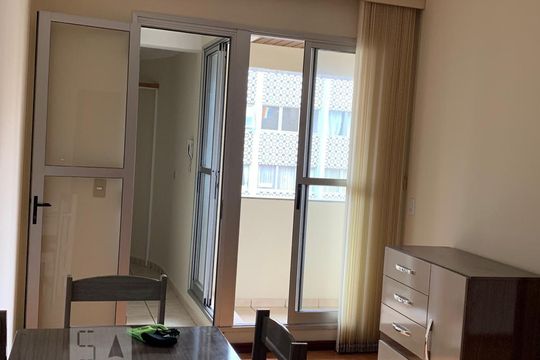Sala de apartamento para alugar com 1 quarto, 46m² em Centro, Curitiba