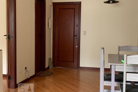 Sala de apartamento para alugar com 1 quarto, 46m² em Centro, Curitiba