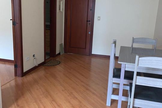 Sala de apartamento para alugar com 1 quarto, 46m² em Centro, Curitiba