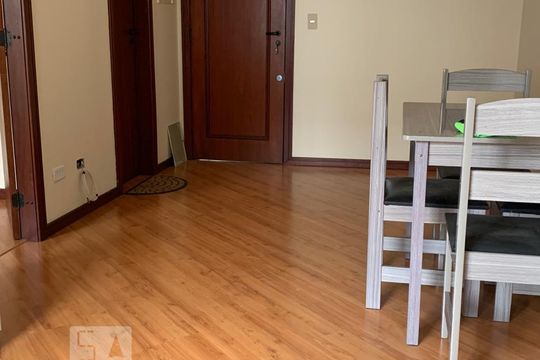 Sala de apartamento para alugar com 1 quarto, 46m² em Centro, Curitiba