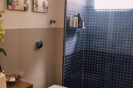 Banheiro de apartamento à venda com 1 quarto, 59m² em Centro Histórico, Porto Alegre