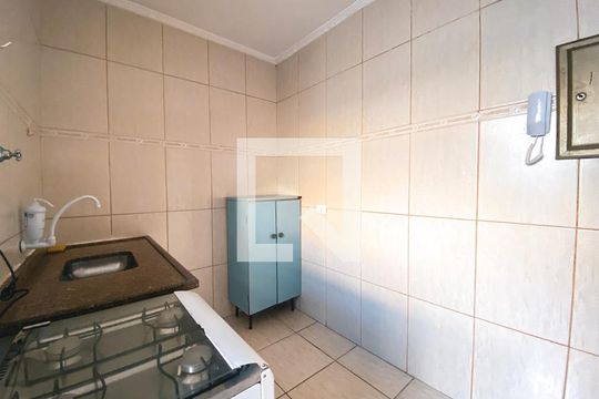 Cozinha de apartamento para alugar com 2 quartos, 60m² em Vila Gomes, São Paulo
