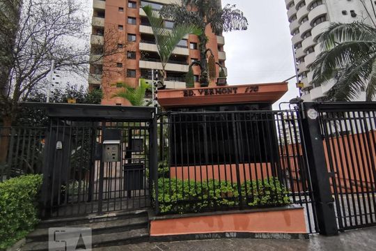 Fachada de apartamento à venda com 2 quartos, 82m² em Real Parque, São Paulo