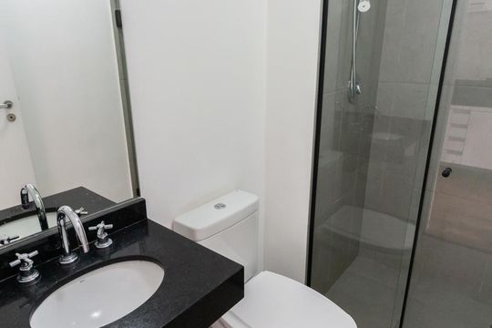 Banheiro de kitnet/studio para alugar com 1 quarto, 25m² em Perdizes, São Paulo