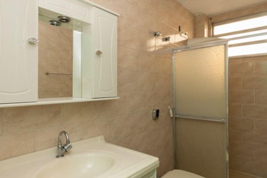 BANHEIRO SOCIAL de apartamento para alugar com 2 quartos, 71m² em Centro, Niterói