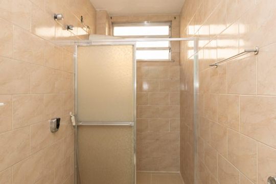BANHEIRO SOCIAL de apartamento para alugar com 2 quartos, 71m² em Centro, Niterói