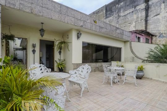 Casa à venda com 4 quartos, 350m² em Vila Dom Pedro I, São Paulo