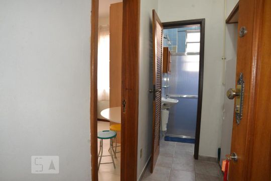 Corredor de kitnet/studio para alugar com 1 quarto, 27m² em Flamengo, Rio de Janeiro