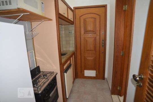 Cozinha de kitnet/studio para alugar com 1 quarto, 27m² em Flamengo, Rio de Janeiro