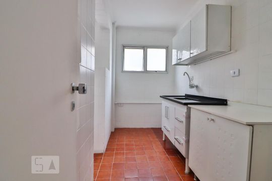 Cozinha de apartamento para alugar com 1 quarto, 55m² em Pinheiros, São Paulo