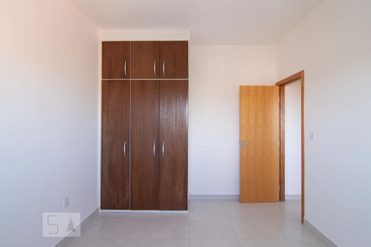 Quarto 2 de apartamento para alugar com 2 quartos, 50m² em Glória, Belo Horizonte