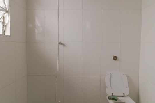 Banheiro da Suíte 02 (Edícula) de apartamento à venda com 4 quartos, 176m² em Parque São Quirino, Campinas