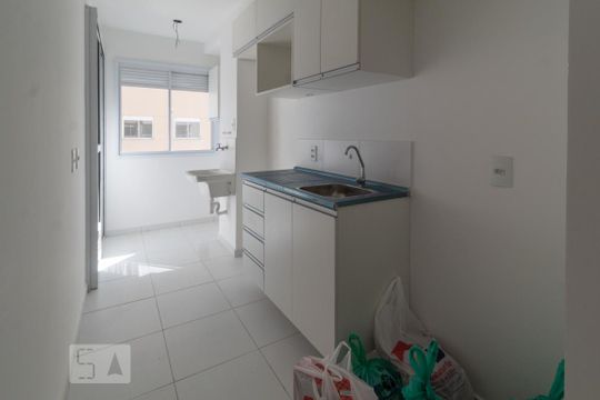 Cozinha de apartamento para alugar com 2 quartos, 54m² em Jardim Roberto, Osasco