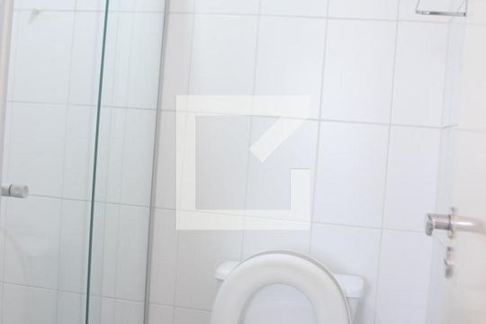 Banheiro de apartamento para alugar com 2 quartos, 64m² em Vila Albano, São Paulo