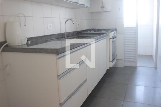 Cozinha de apartamento para alugar com 2 quartos, 64m² em Vila Albano, São Paulo