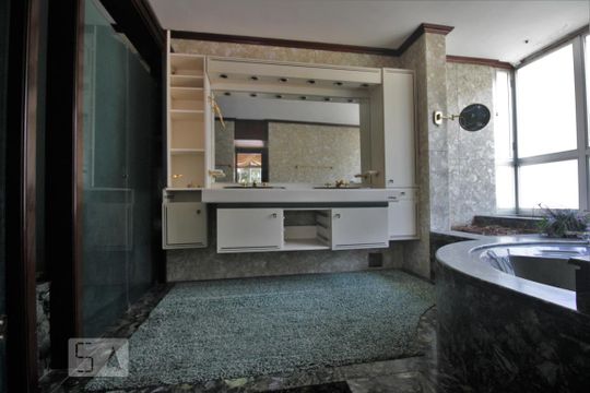 Banheiro da suíte de casa para alugar com 5 quartos, 500m² em Vila Morumbi, São Paulo