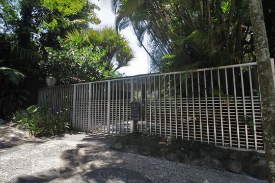 Fachada de casa para alugar com 5 quartos, 500m² em Vila Morumbi, São Paulo
