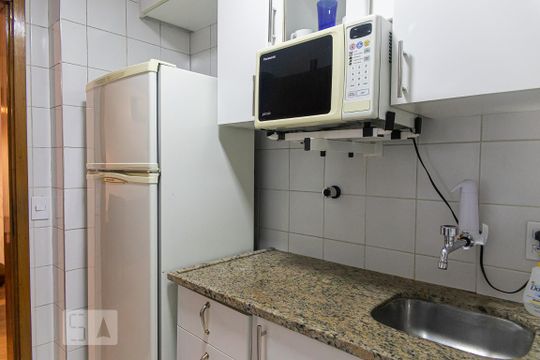 Cozinha de apartamento para alugar com 1 quarto, 46m² em Bela Vista, São Paulo