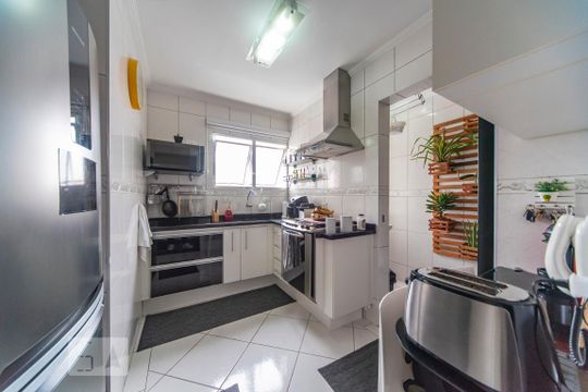 Cozinha  de apartamento à venda com 2 quartos, 57m² em Vila Valparaíso, Santo André