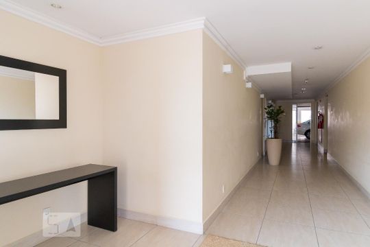 Hall de entrada do prédio de apartamento à venda com 3 quartos, 73m² em Vila Flórida, Guarulhos