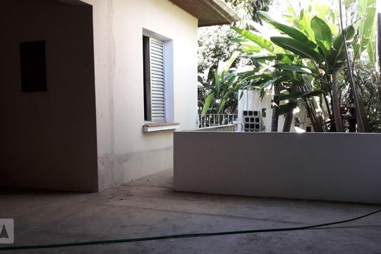 Garagem de casa à venda com 3 quartos, 620m² em Ferreira, São Paulo