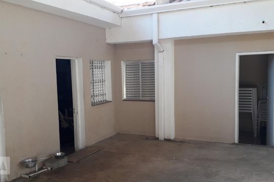 Quintal de casa à venda com 3 quartos, 620m² em Ferreira, São Paulo