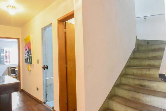 Escada de casa à venda com 5 quartos, 413m² em Jardim Aeroporto, São Paulo