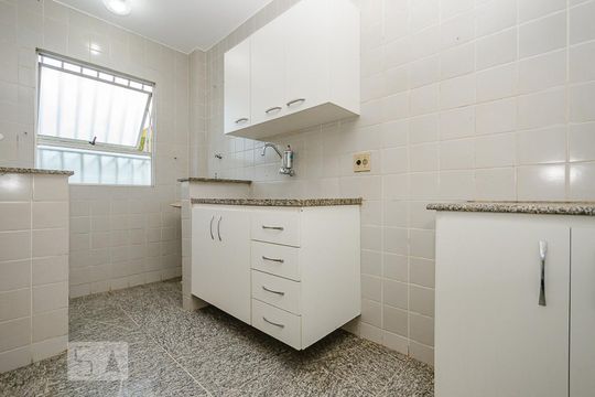 Cozinha  de apartamento para alugar com 2 quartos, 67m² em Buritis, Belo Horizonte