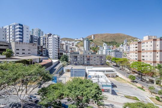 Apartamento para alugar com 3 quartos, 137m² em Buritis, Belo Horizonte