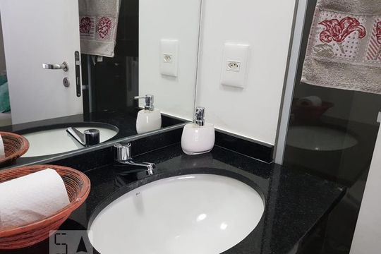 Banheiro de kitnet/studio para alugar com 1 quarto, 29m² em Bom Retiro, São Paulo