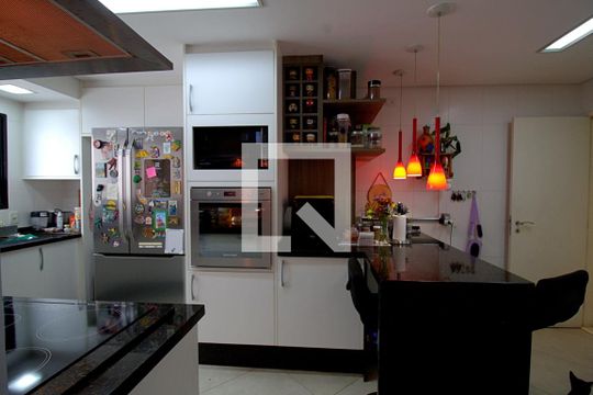 Cozinha  de apartamento à venda com 3 quartos, 166m² em Paraíso do Morumbi, São Paulo