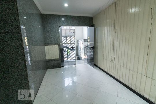 Hall de entrada do prédio de kitnet/studio para alugar com 1 quarto, 35m² em Centro, Guarulhos
