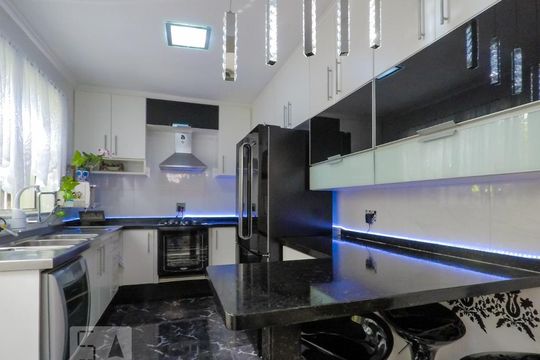 Casa à venda com 4 quartos, 200m² em Cambuci, São Paulo