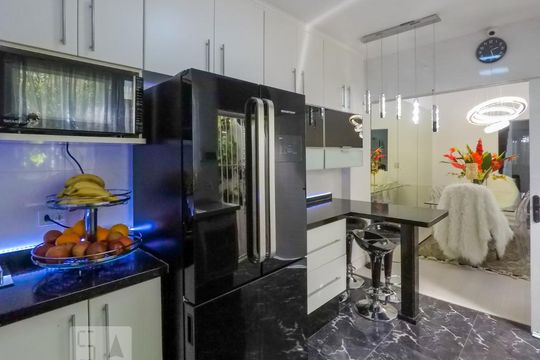 Casa à venda com 4 quartos, 200m² em Cambuci, São Paulo
