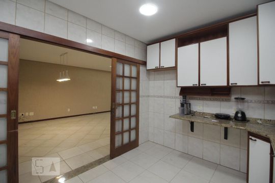 Cozinha de casa à venda com 5 quartos, 240m² em Niterói, Canoas